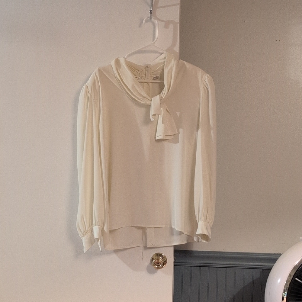 Elegant Cream Blouse with Bow Detail